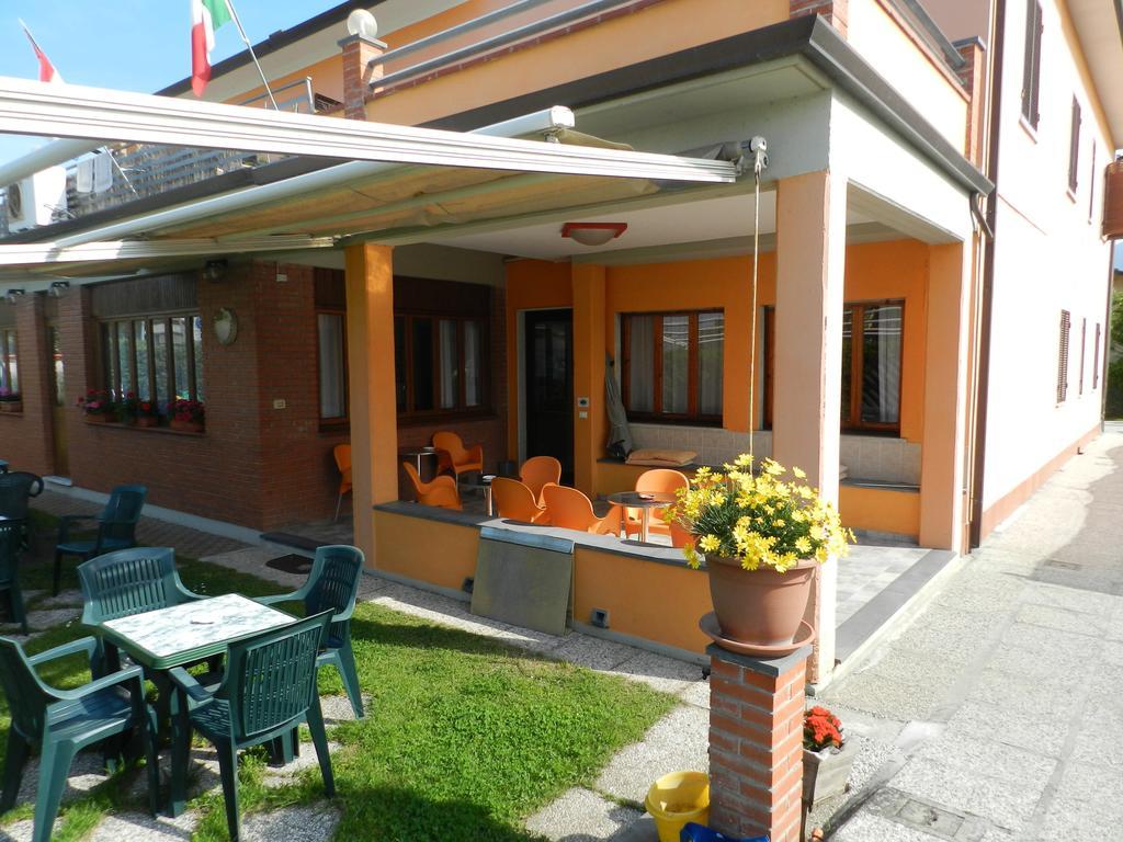 Hotel Sole Marina di Massa Exteriér fotografie